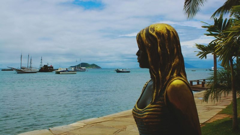 Estátua de Brigitte Bardot na Orla Bardot, Búzios